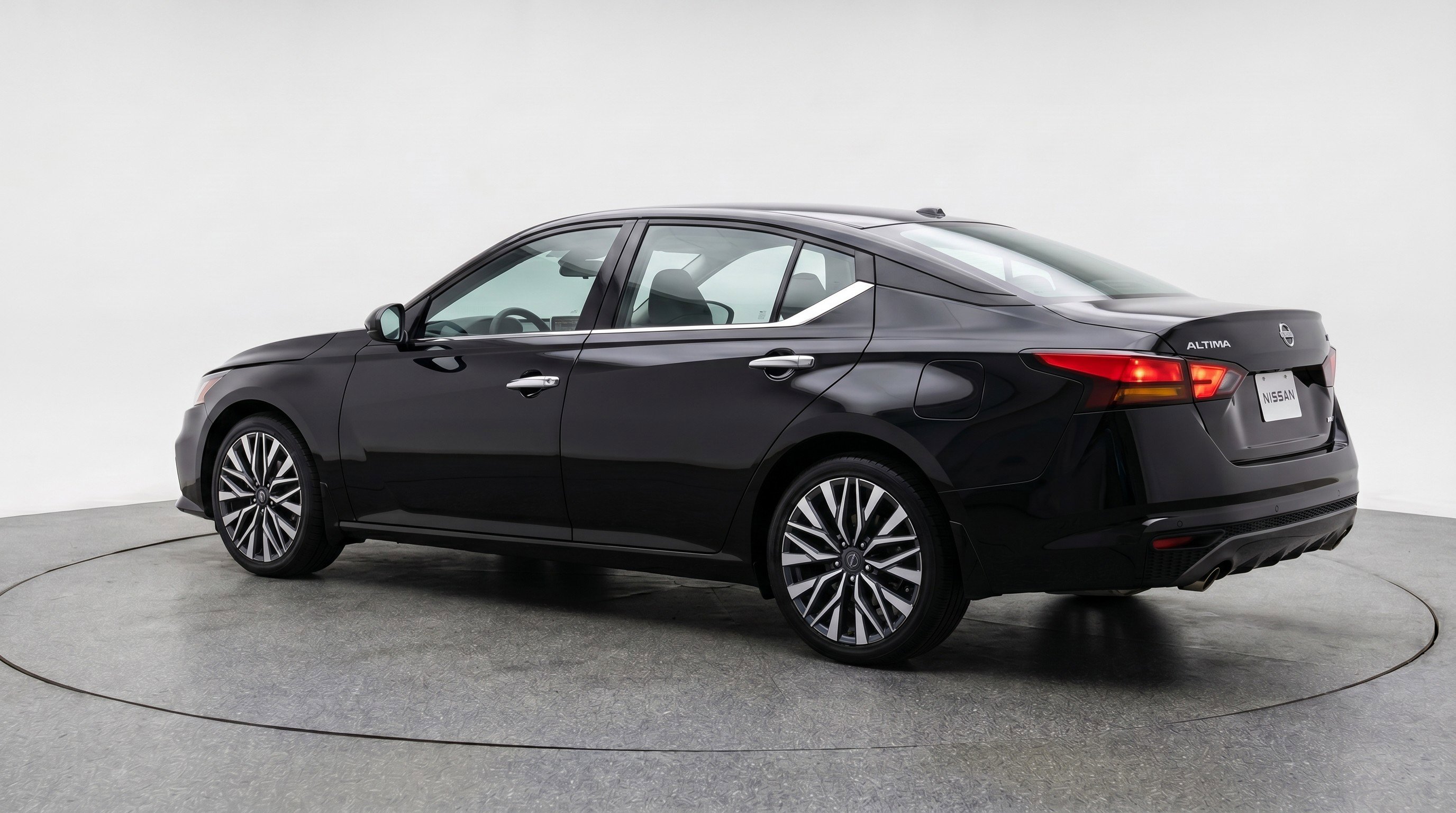 Used 2025 Nissan Altima 2.5 SV FWD image 6