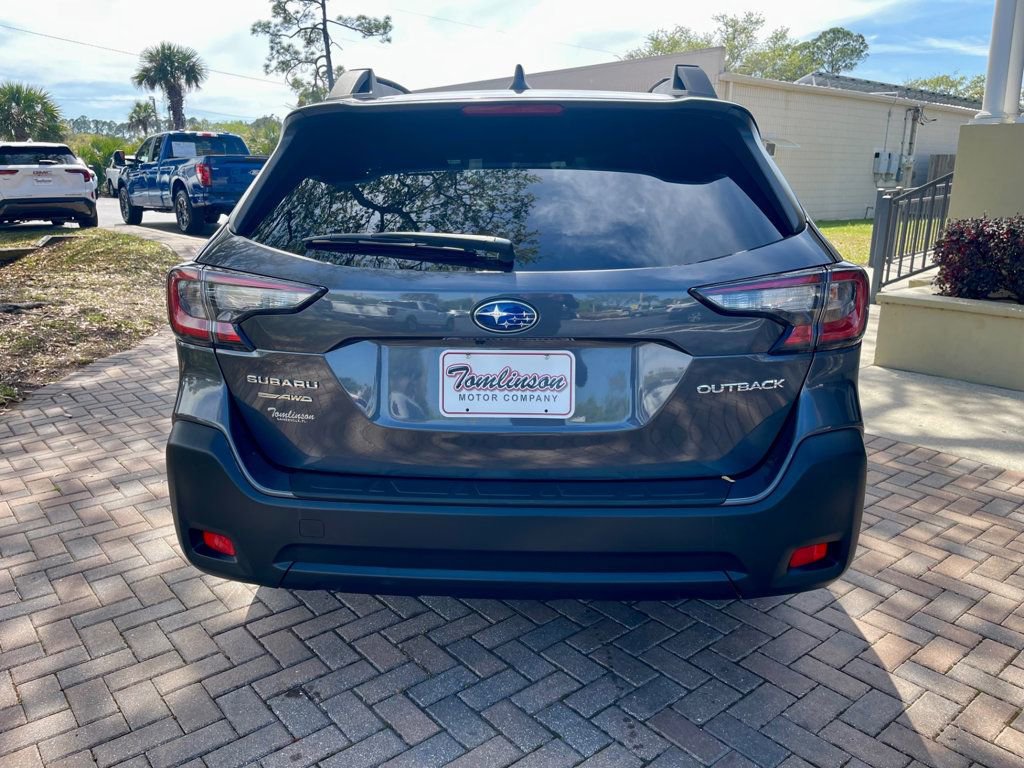 Used 2025 Subaru Outback Premium image 4
