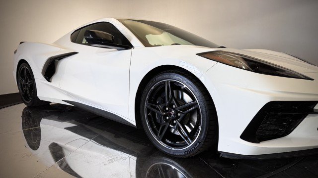 Used 2024 Chevrolet Corvette Stingray Premium Cpe w/ Z51 Performance Package RWD image 19
