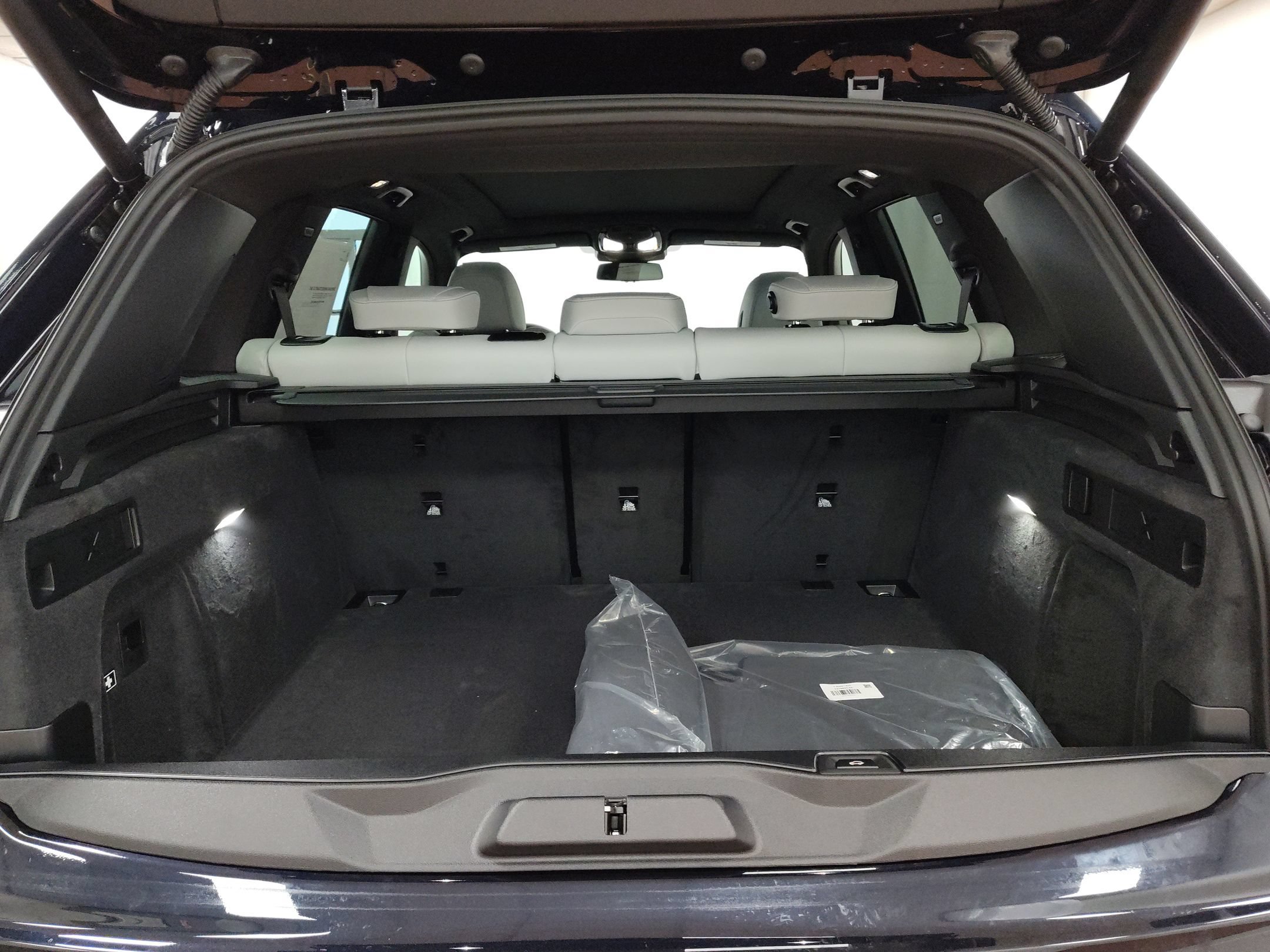 Used 2026 BMW X5 xDrive40i w/ M Sport Package AWD/4WD image 12