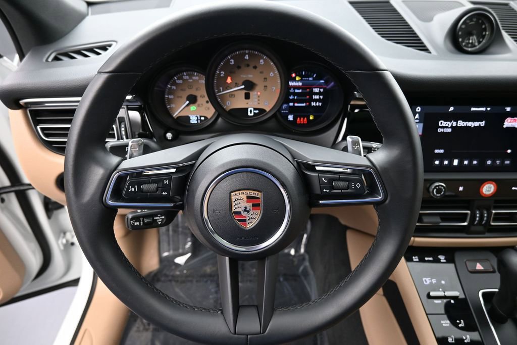 Certified 2025 Porsche Macan AWD/4WD image 19