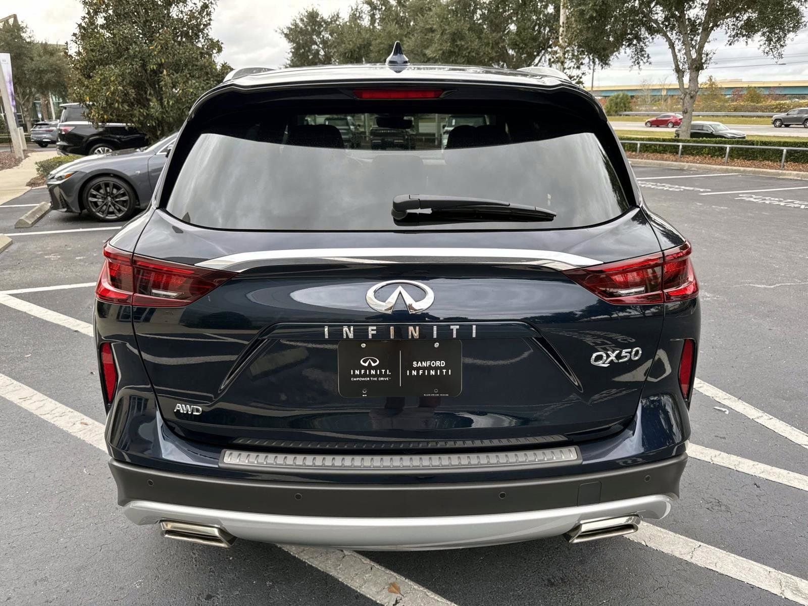 Certified 2025 INFINITI QX50 Luxe w/ Accent Package image 3