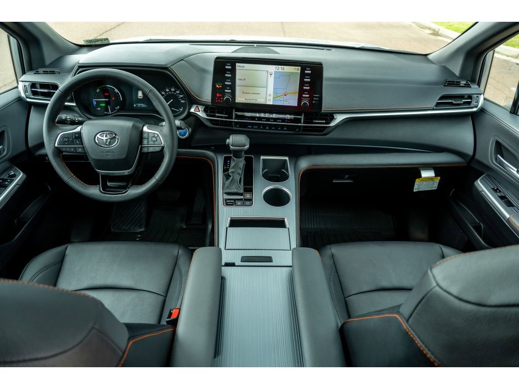 Used 2023 Toyota Sienna XSE AWD/4WD image 23