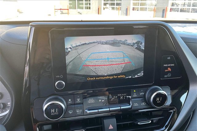 Used 2023 Toyota Highlander LE image 19