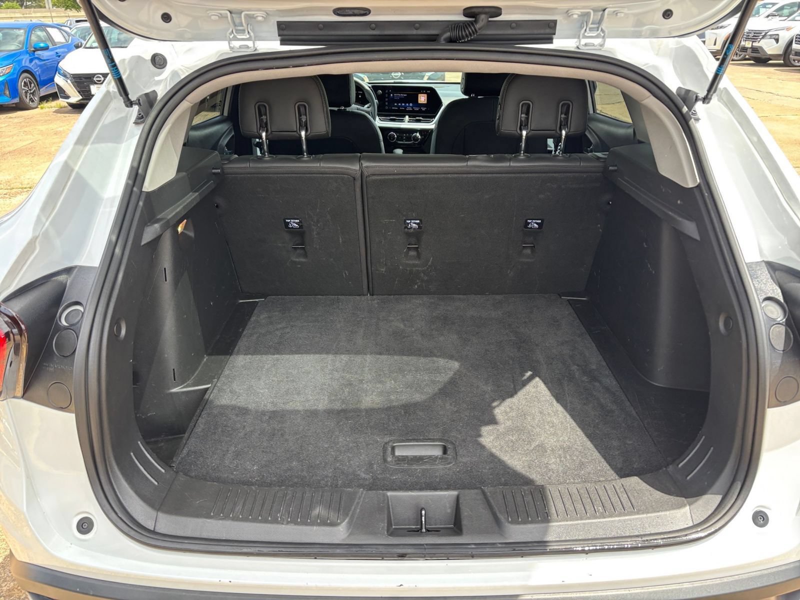 Used 2025 Chevrolet Trax LT FWD image 25