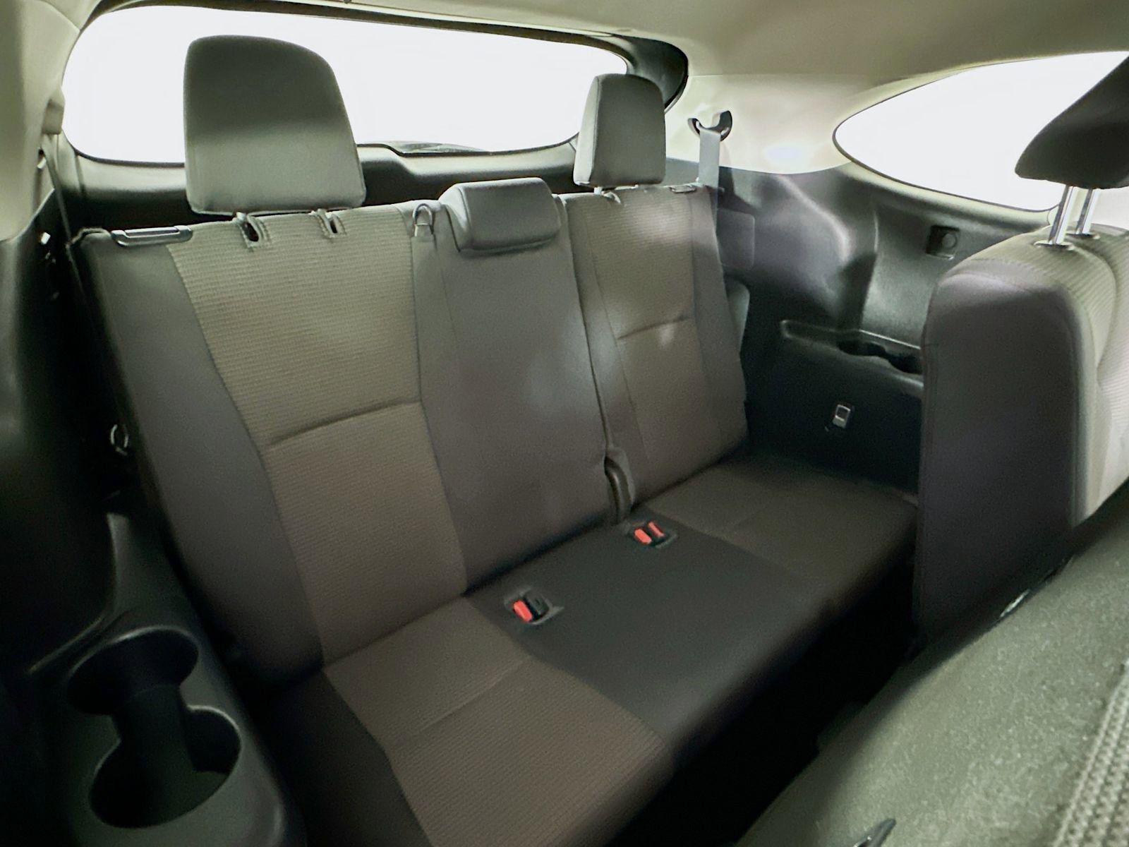 Used 2022 Toyota Highlander LE FWD image 27