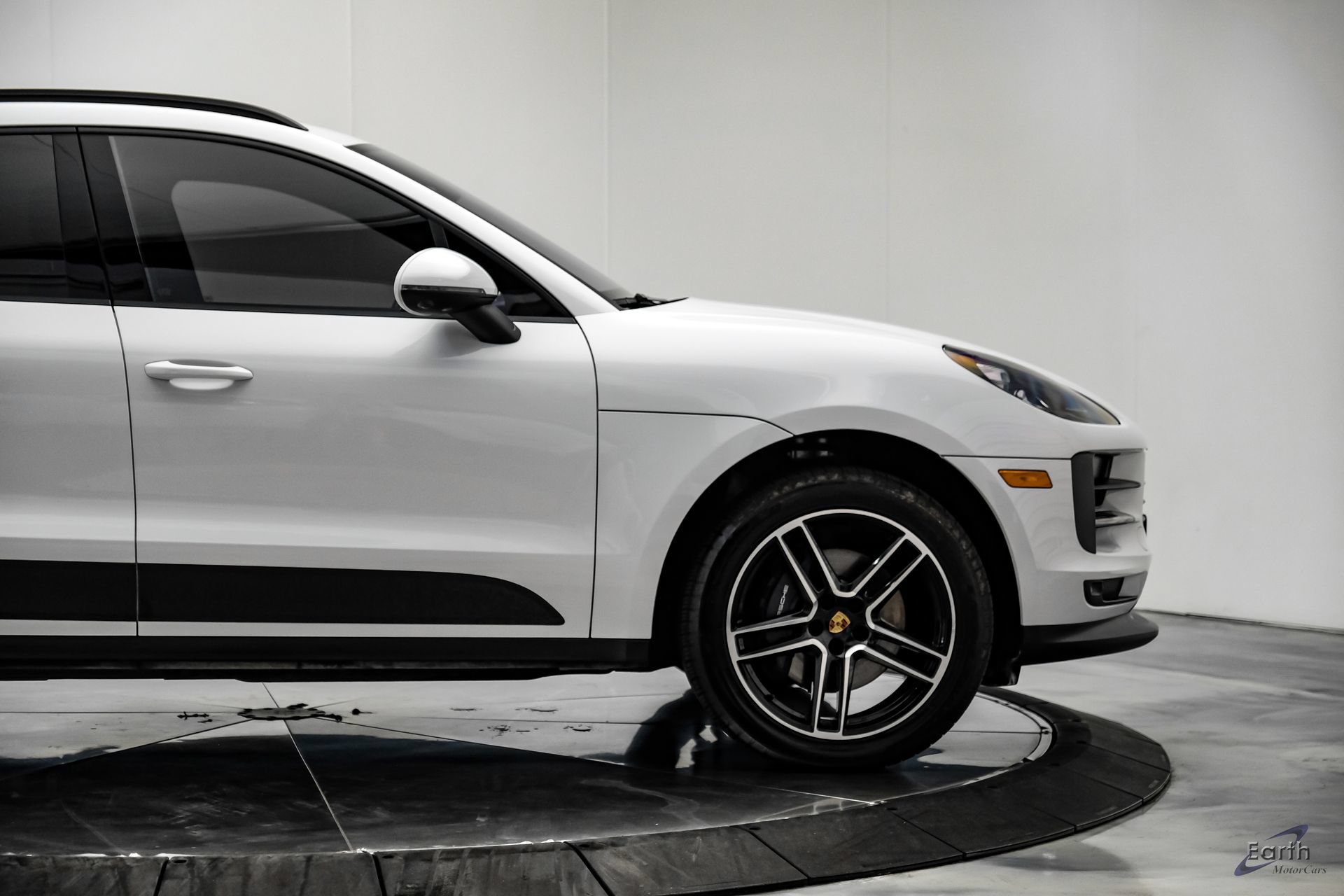 Used 2021 Porsche Macan AWD/4WD image 21