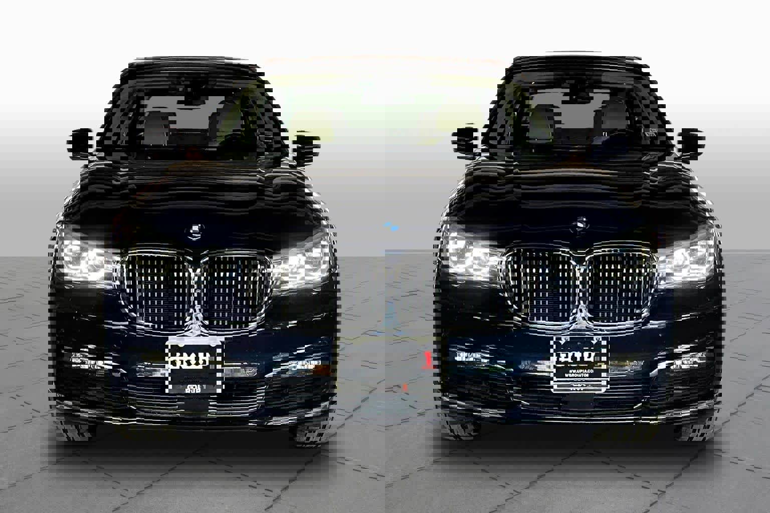 Used 2018 BMW 750i image 3