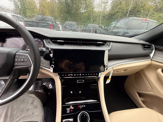 New 2027 Jeep Grand Cherokee Limited AWD/4WD image 21