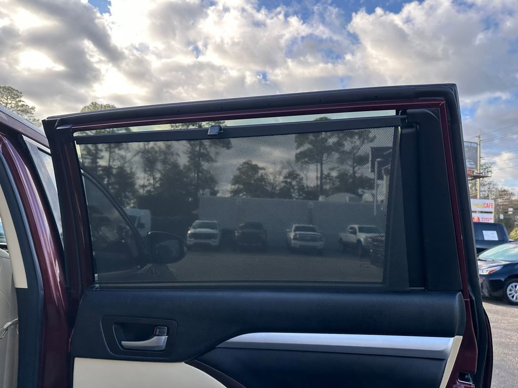 Used 2018 Toyota Highlander XLE image 35