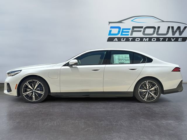 New 2026 BMW 550e xDrive image 6