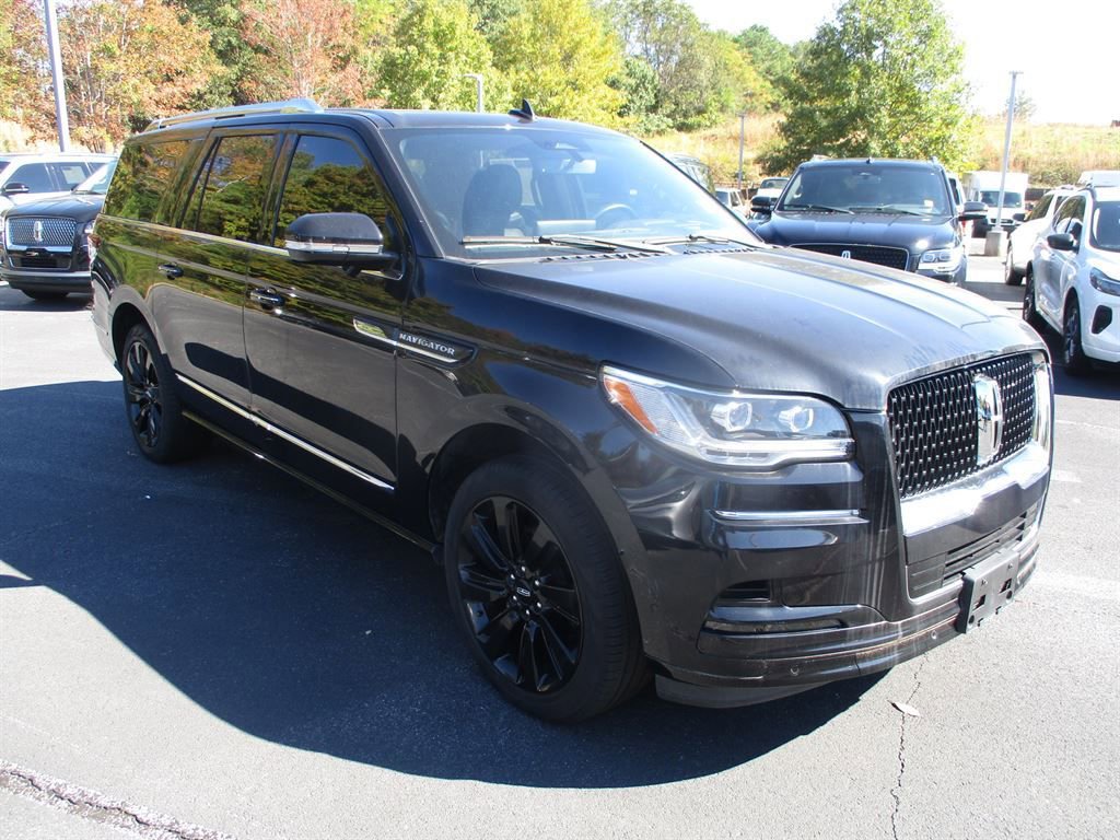 Used 2022 Lincoln Navigator L Reserve image 2