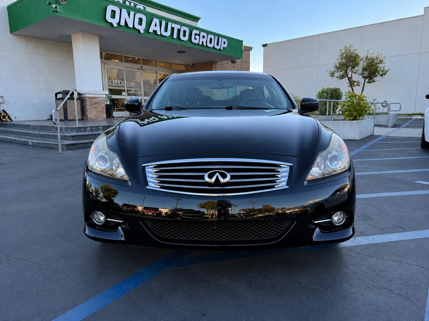 Used 2012 INFINITI G37 Convertible w/ Premium Pkg RWD image 2