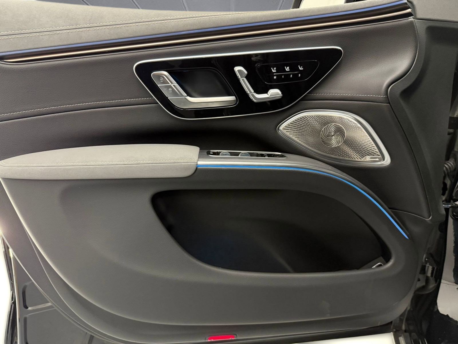 New 2026 Mercedes-Benz EQS 400 4MATIC SUV image 10