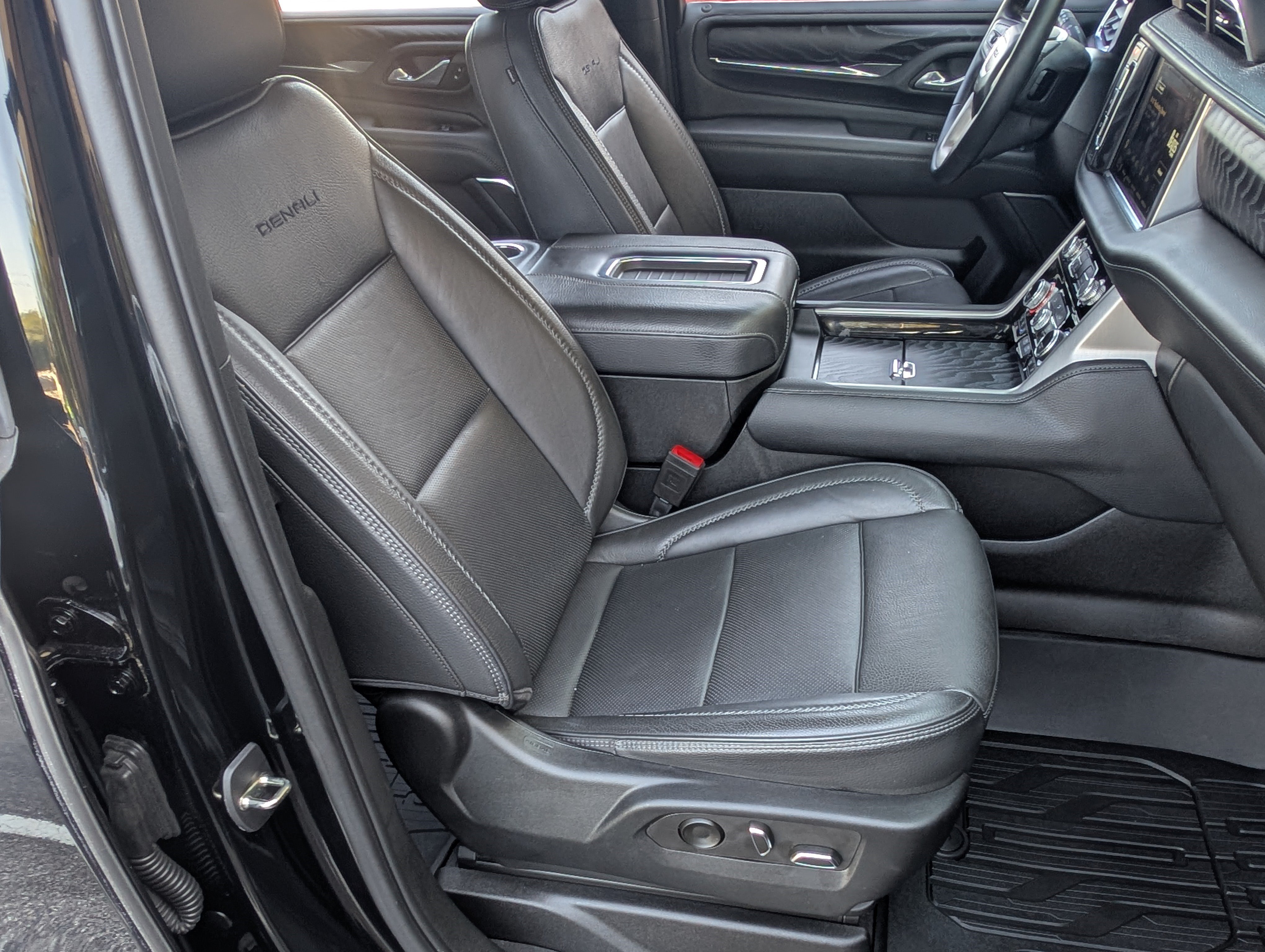 Used 2023 GMC Yukon Denali AWD/4WD image 20