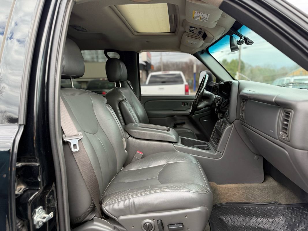 Used 2006 GMC Sierra 2500 SLT w/ Heavy-Duty Power Package image 10