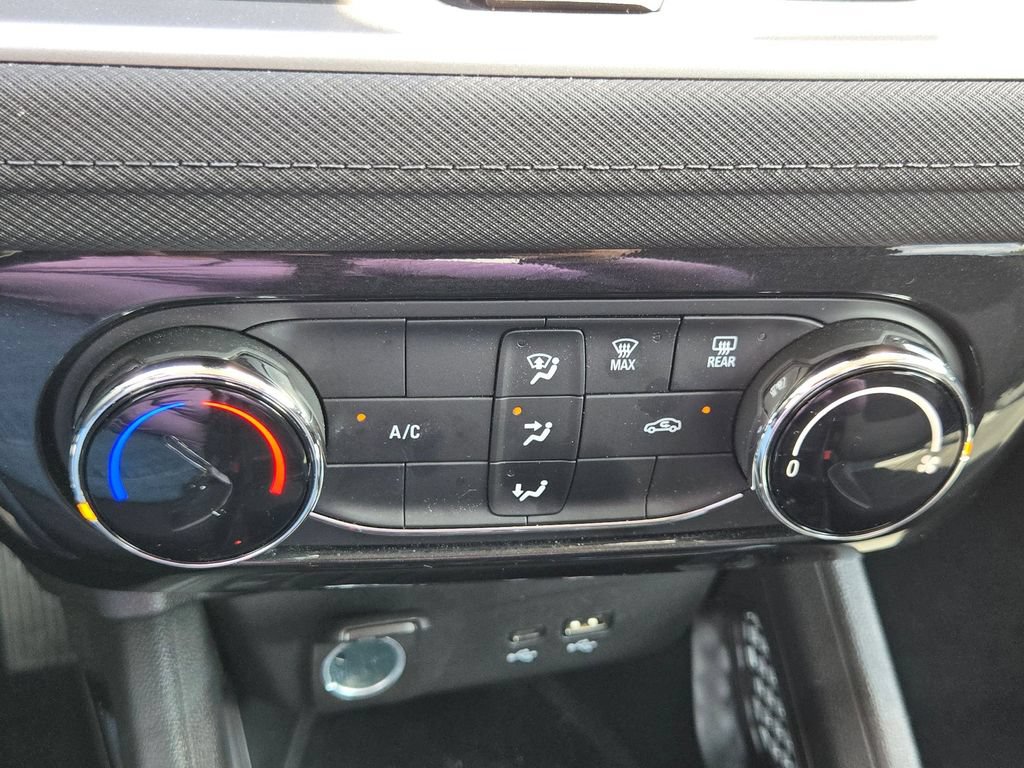 Used 2025 Chevrolet TrailBlazer LT AWD/4WD image 16
