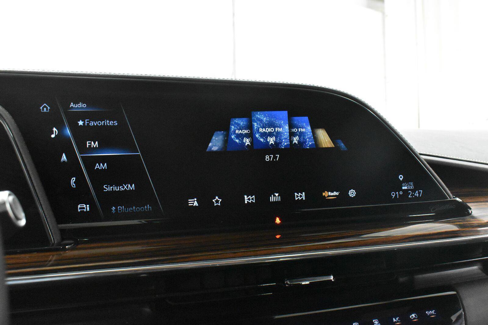Certified 2023 Cadillac Escalade ESV Premium Luxury AWD/4WD image 16