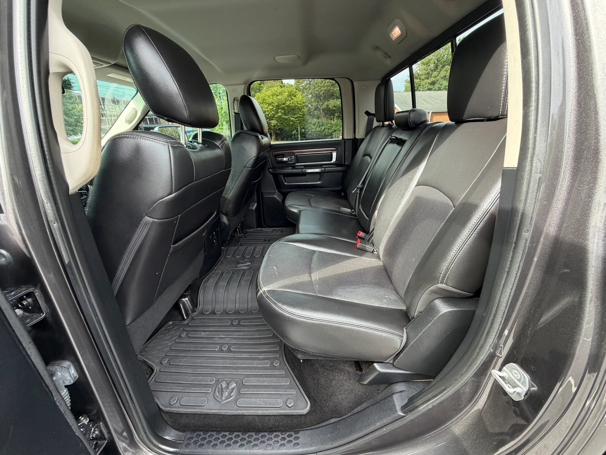 Used 2015 RAM 3500 Laramie AWD/4WD image 17