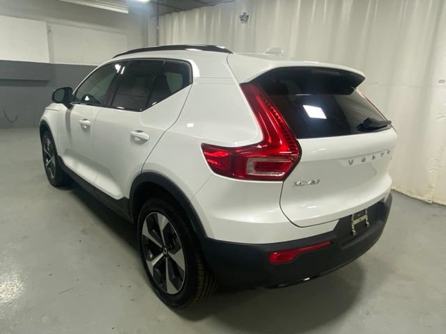 Used 2026 Volvo XC40 B5 Plus AWD/4WD image 2