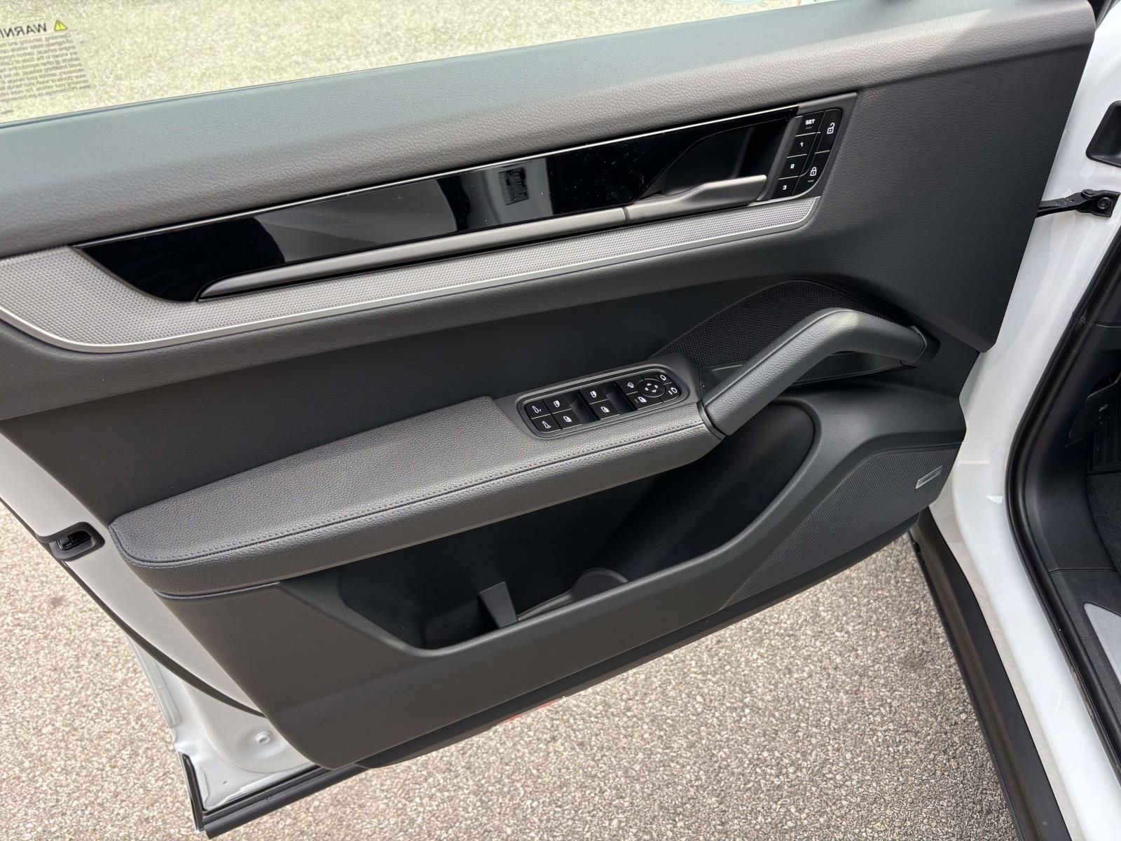 New 2026 Porsche Cayenne image 23