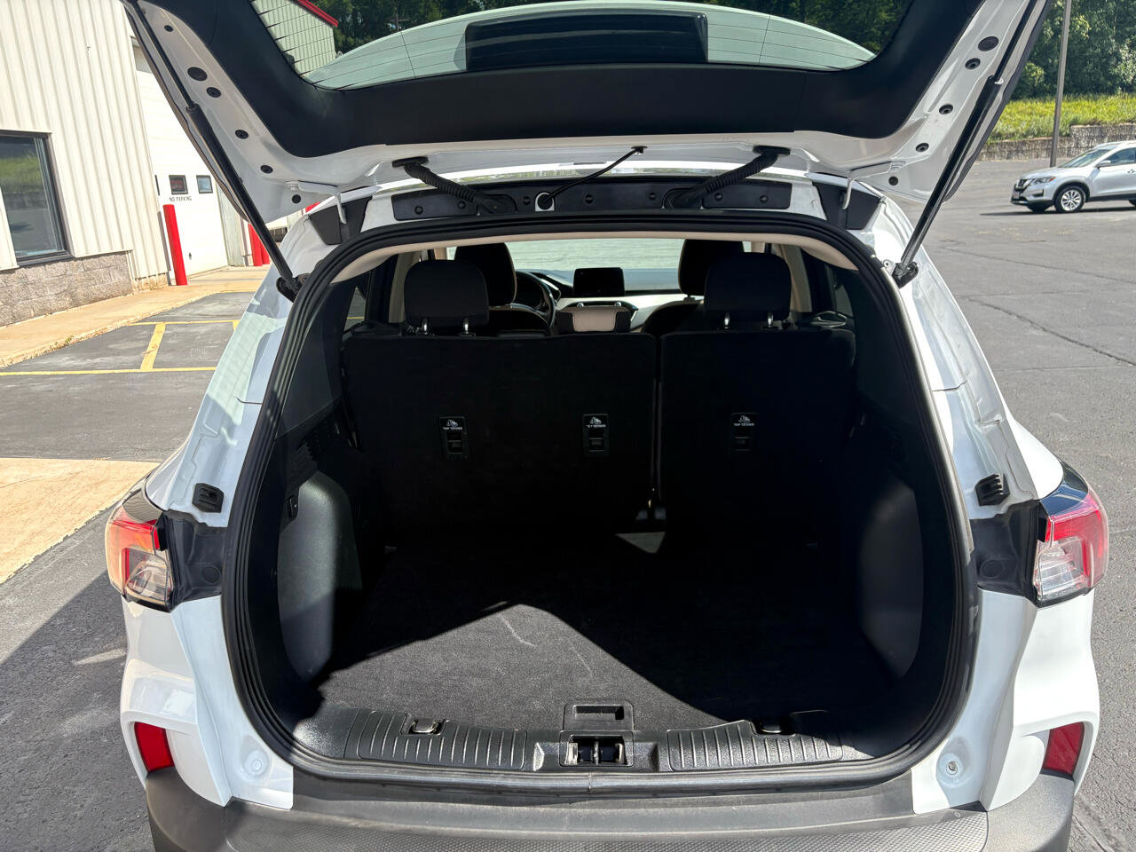 Used 2020 Ford Escape SE image 16