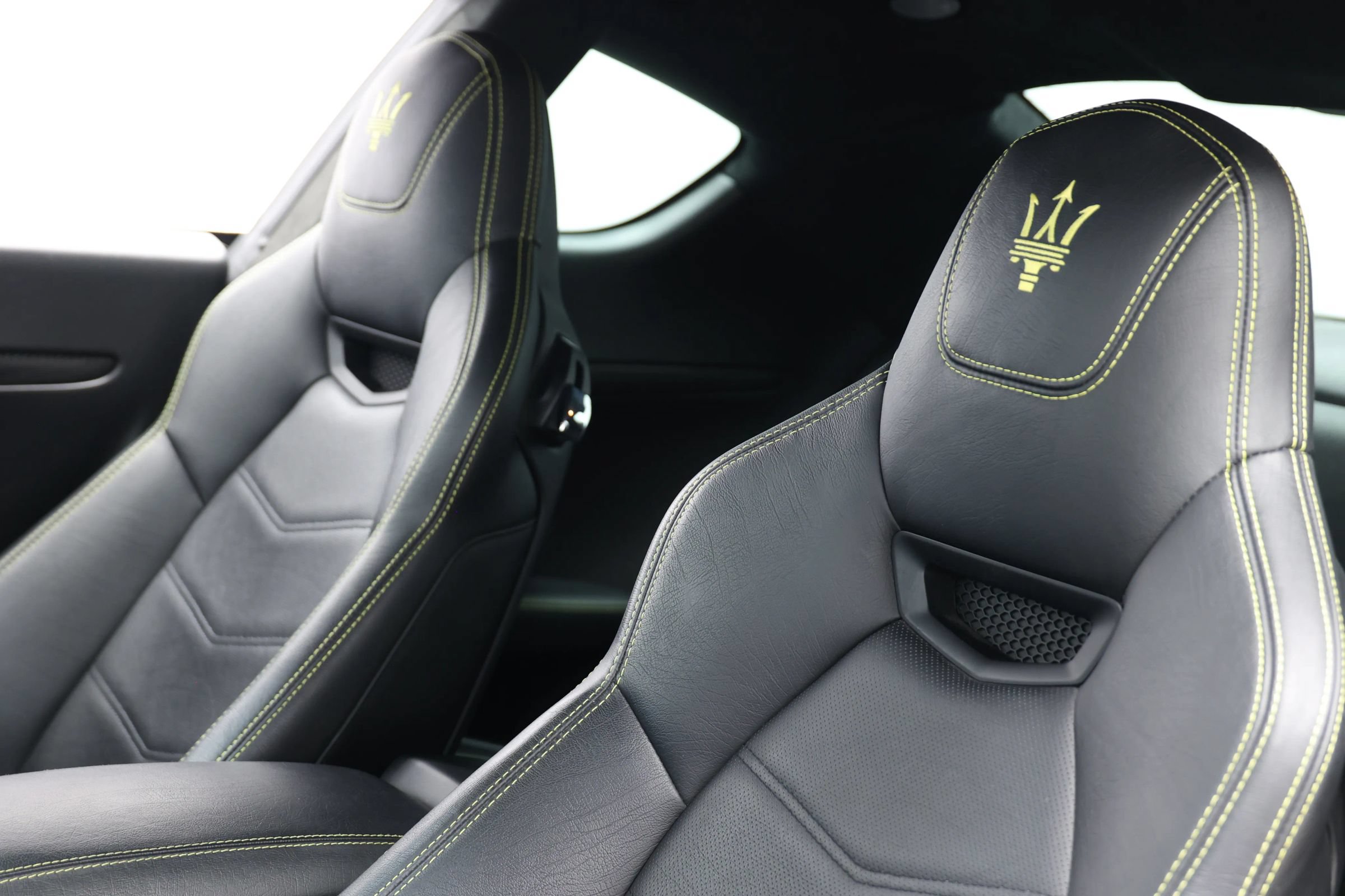 Used 2016 Maserati GranTurismo Sport RWD image 16