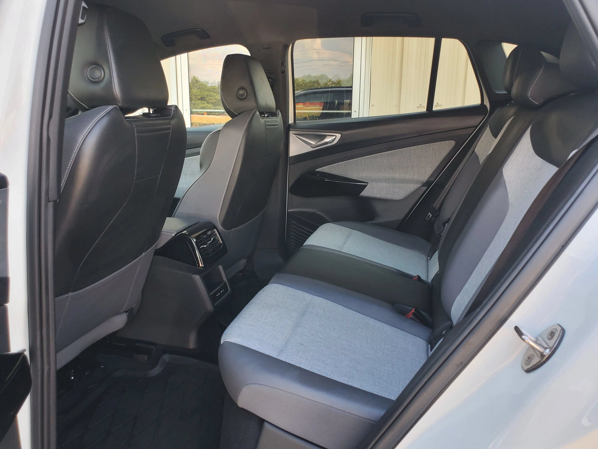 Used 2023 Volkswagen ID.4 Pro RWD image 4