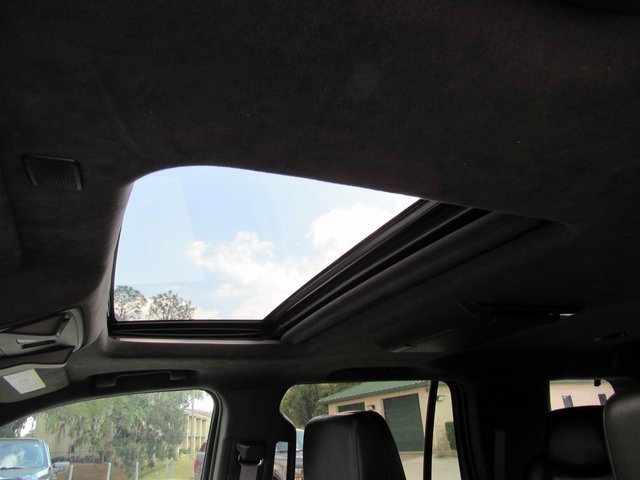 Used 2017 Cadillac Escalade Platinum image 18