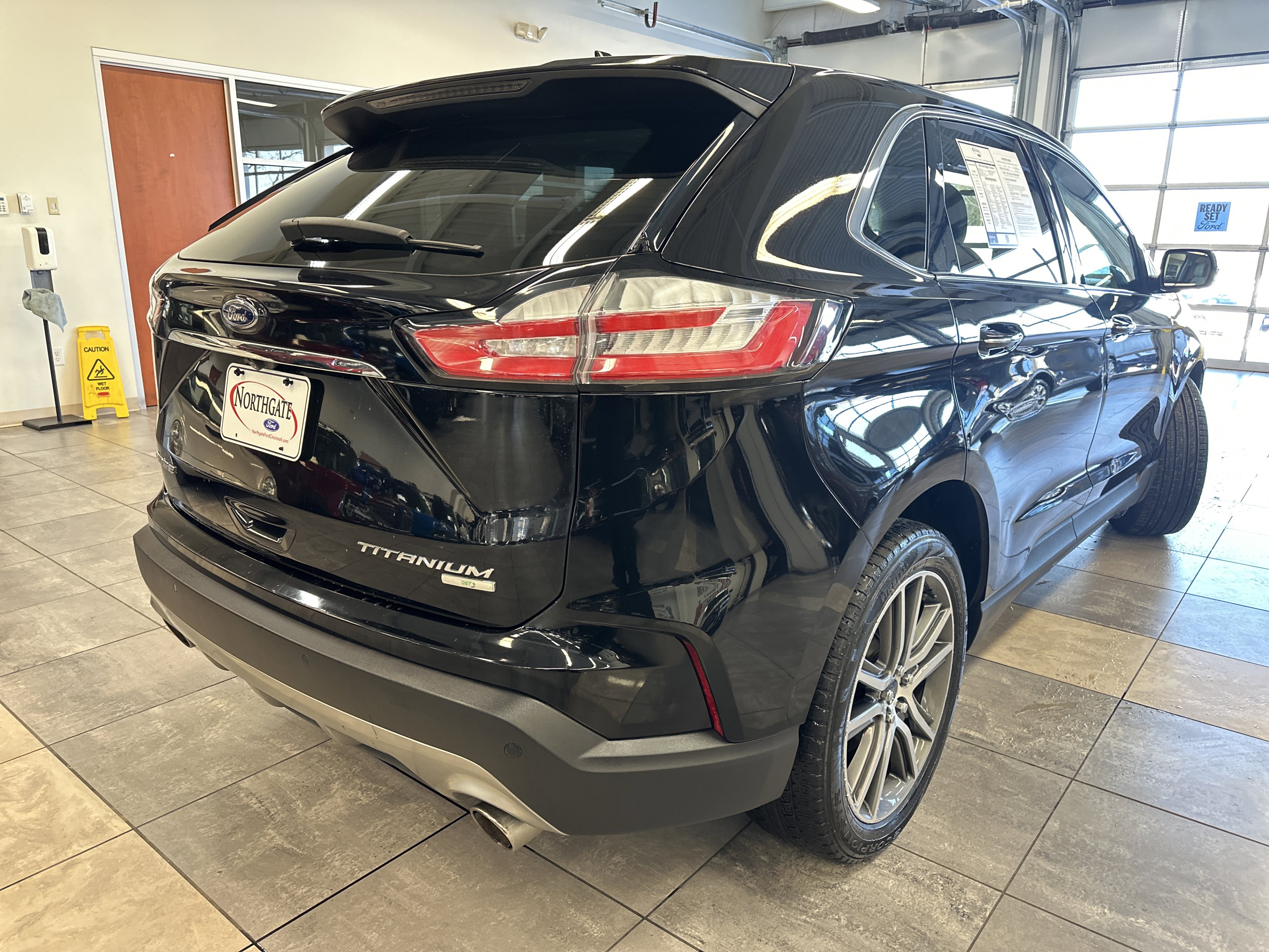Used 2019 Ford Edge Titanium w/ Cold Weather Package image 13