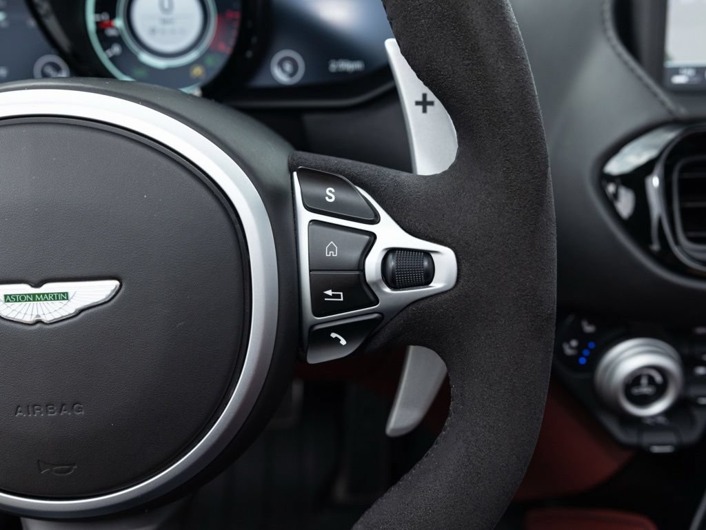 Used 2021 Aston Martin V8 Vantage Roadster RWD image 30