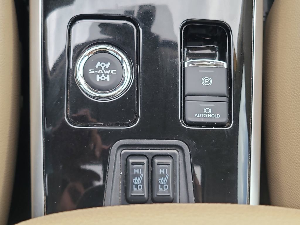 Used 2018 Mitsubishi Outlander GT AWD/4WD image 32