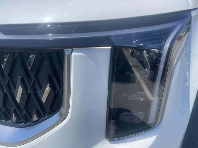 Used 2025 Kia Carnival FWD image 9