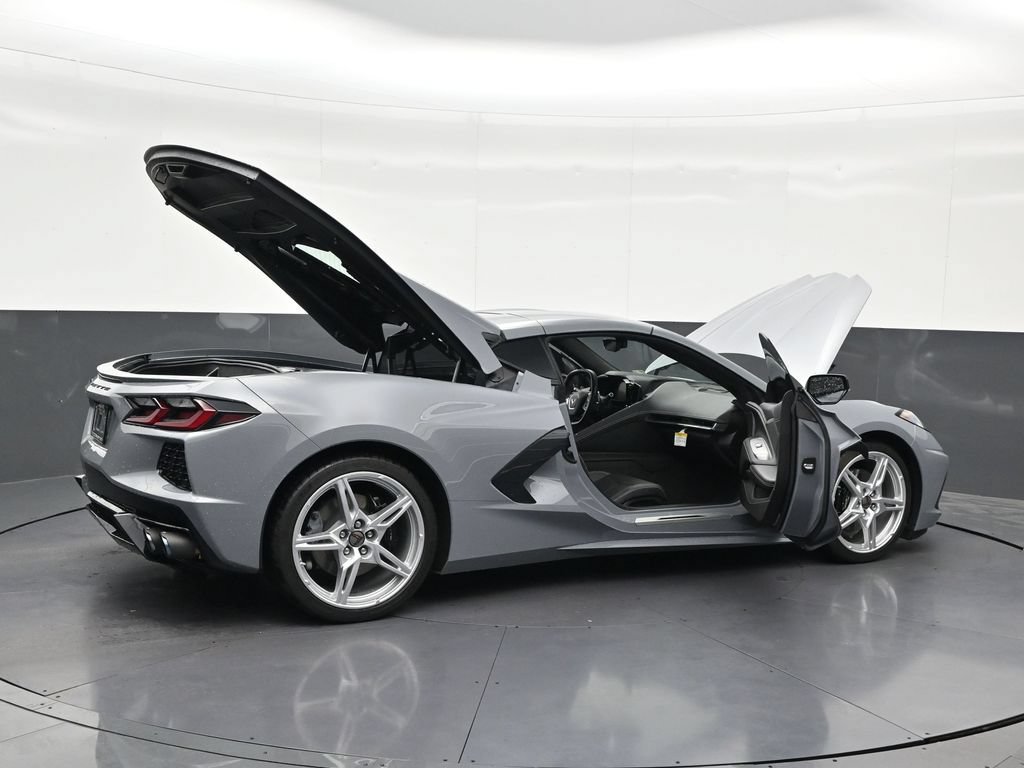 Used 2025 Chevrolet Corvette Stingray Coupe w/ 1LT RWD image 31