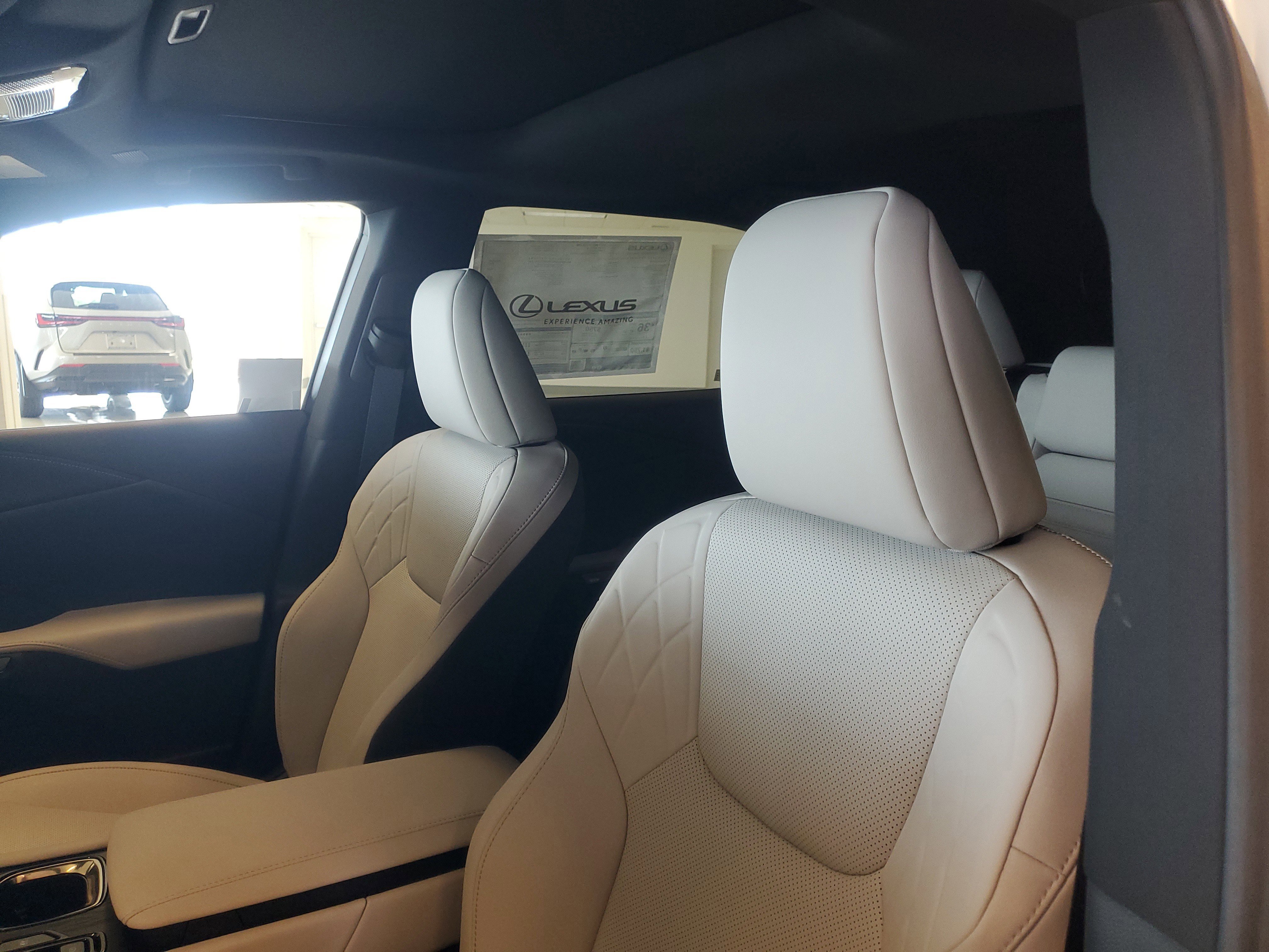 Used 2025 Lexus RX 350h image 22