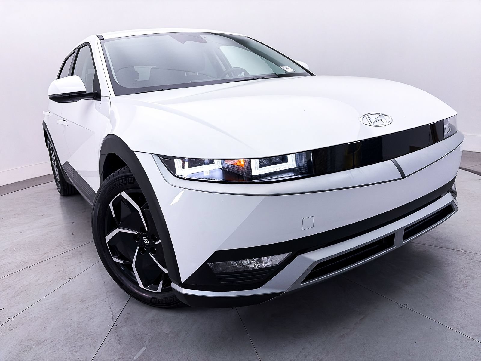 Used 2024 Hyundai Ioniq 5 SE RWD image 3