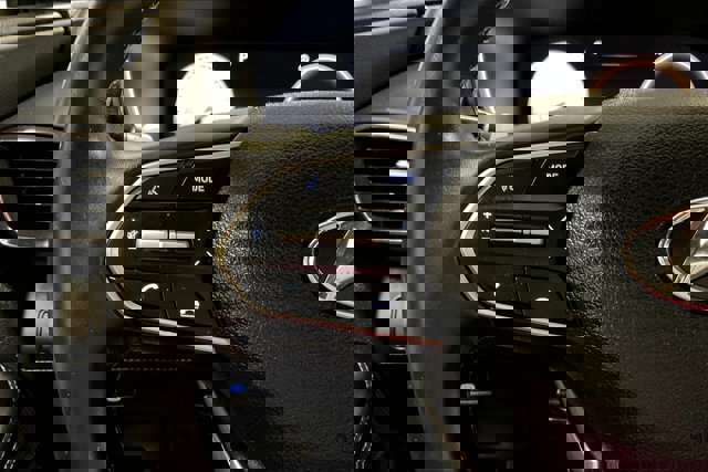 Used 2023 Hyundai Santa Fe SEL w/ Premium Package image 18