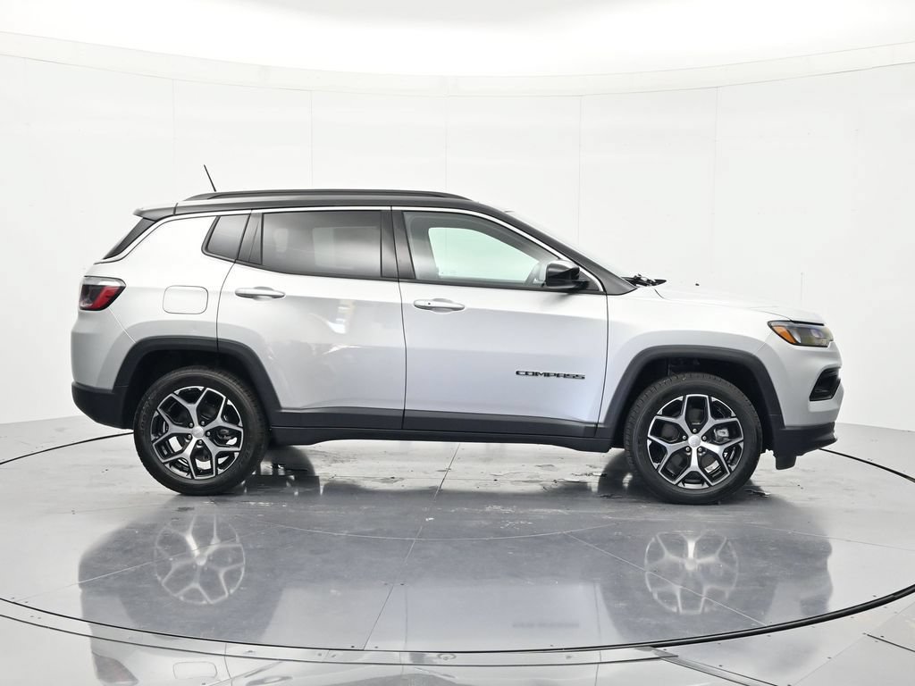 Used 2024 Jeep Compass Limited AWD/4WD image 4