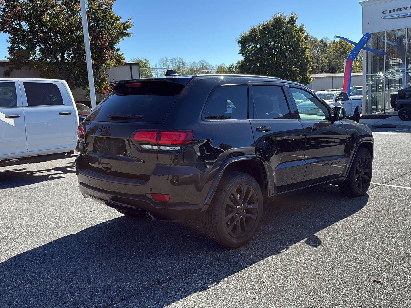 Used 2019 Jeep Grand Cherokee Altitude AWD/4WD image 7
