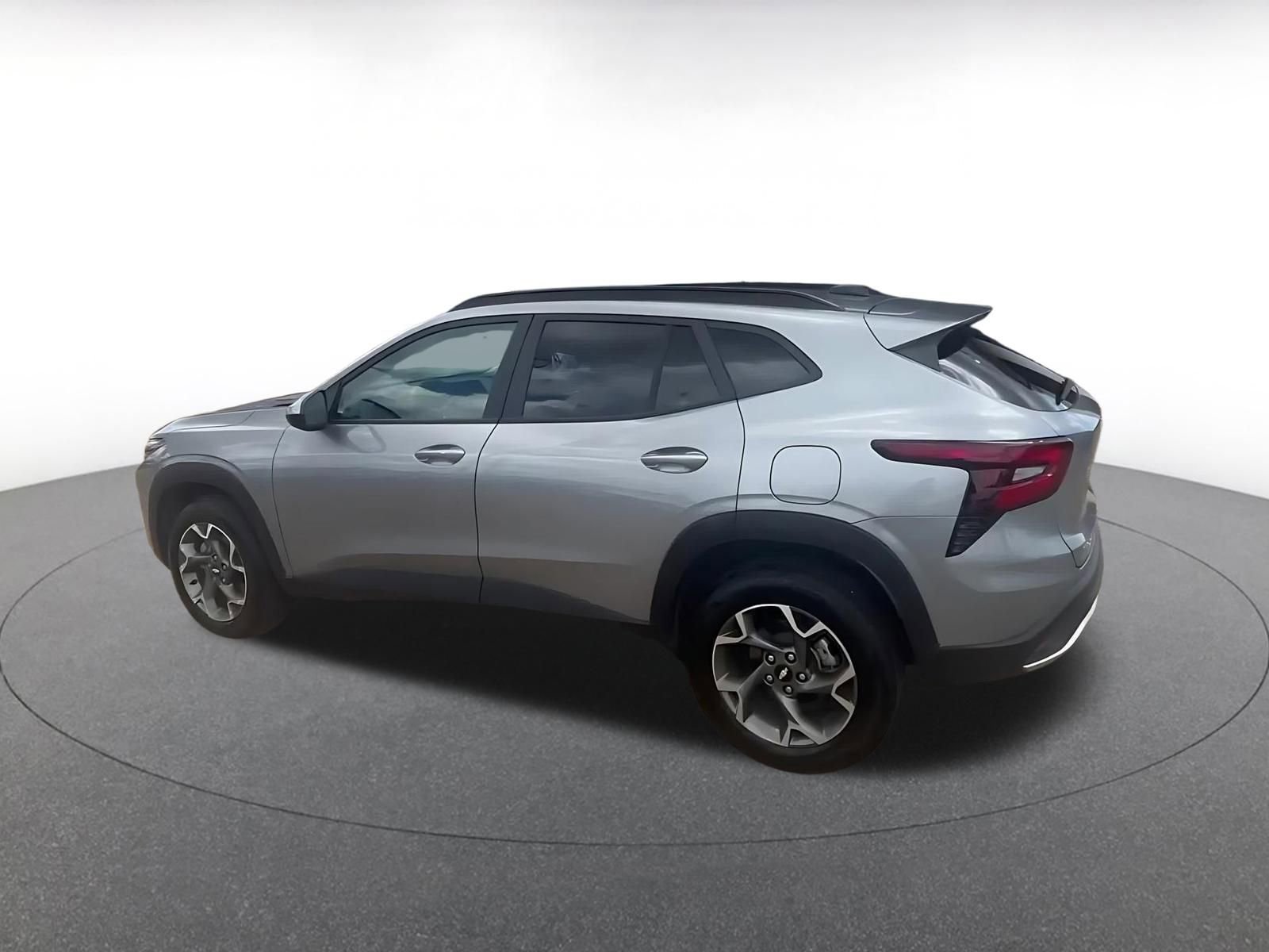 Used 2025 Chevrolet Trax LT w/ LT Convenience Package FWD image 10