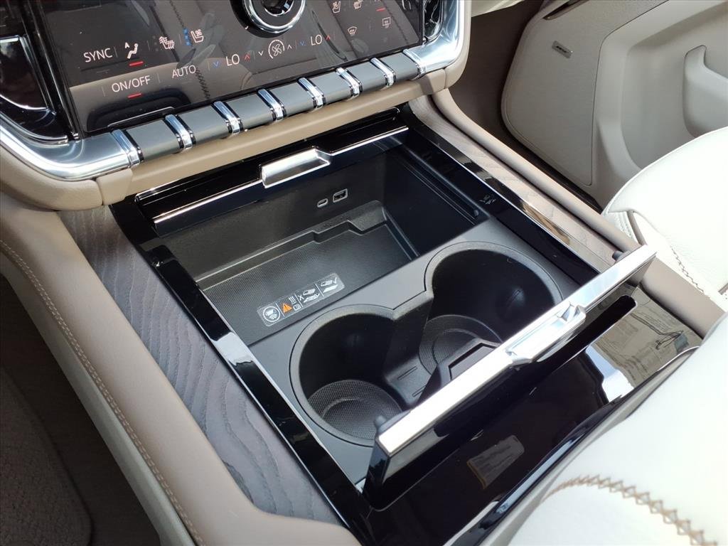 New 2026 GMC Yukon XL Denali w/ Denali Reserve Package image 21