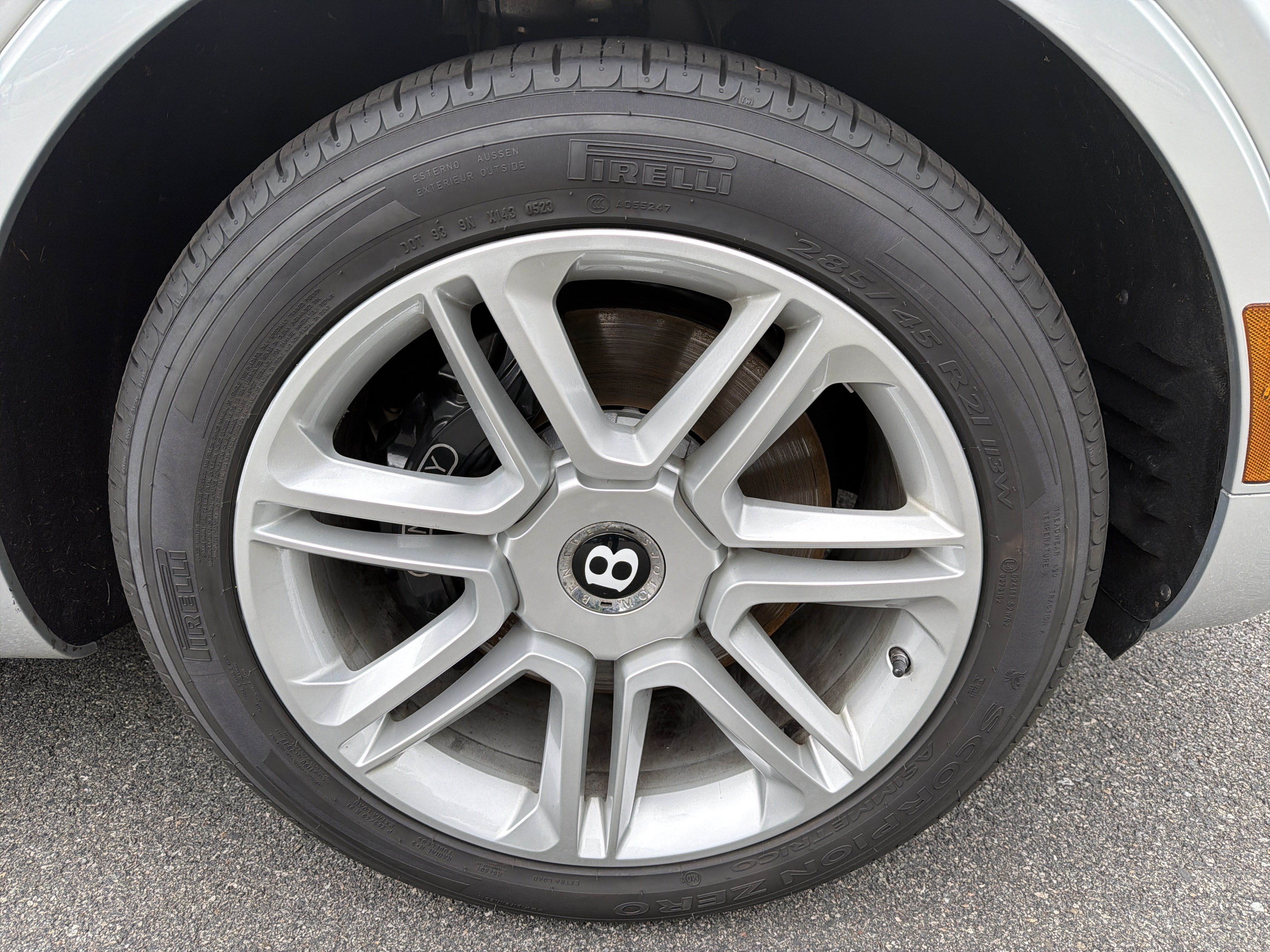 Used 2018 Bentley Bentayga AWD/4WD image 31
