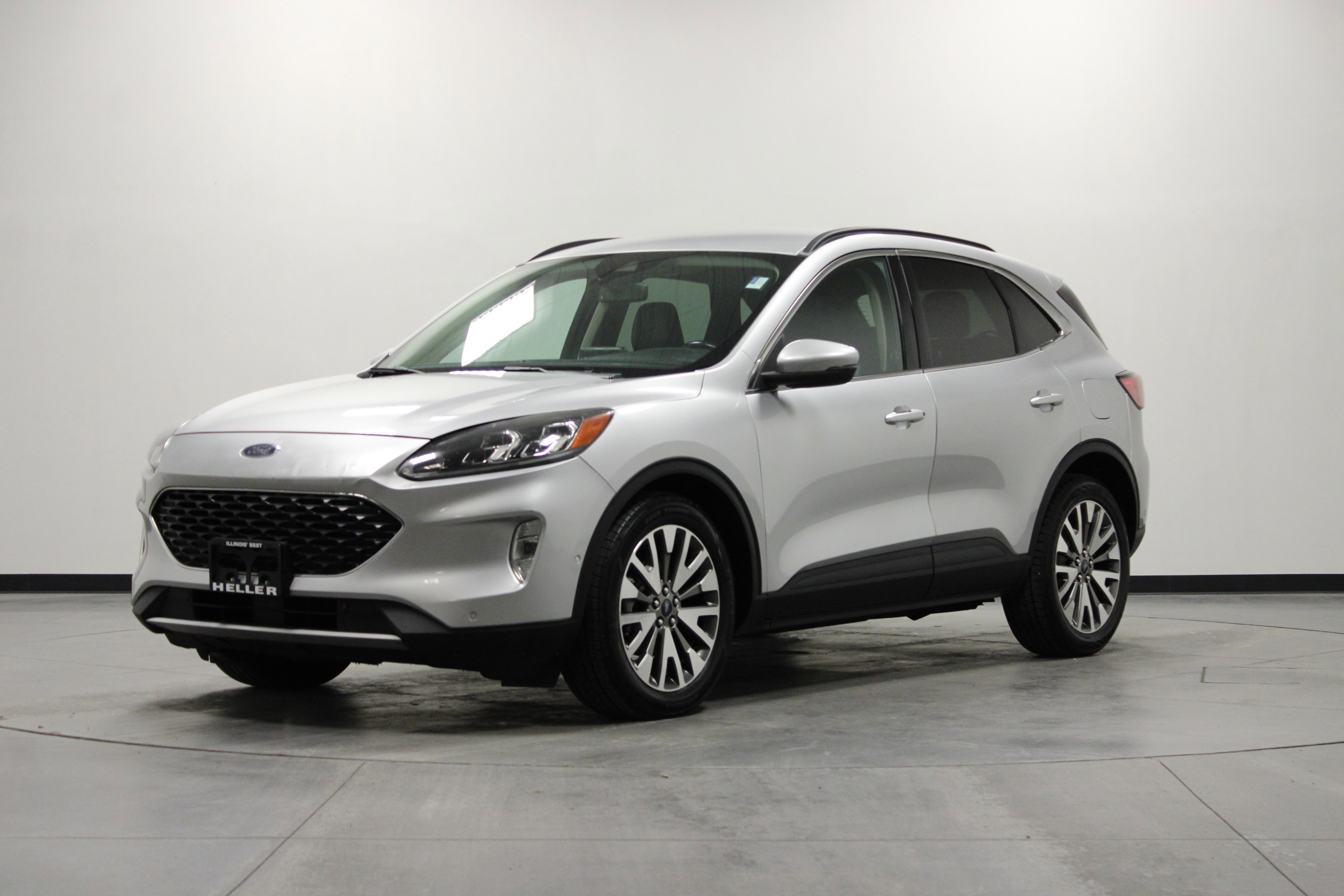 Used 2020 Ford Escape Titanium image 8
