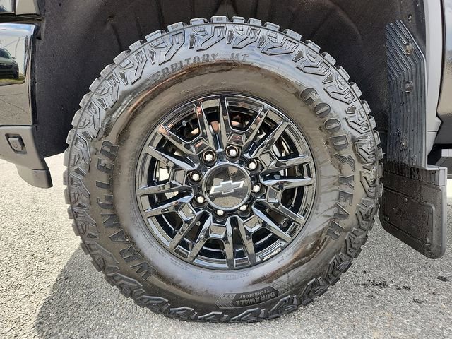 Used 2024 Chevrolet Silverado 2500 ZR2 w/ Technology Package image 8