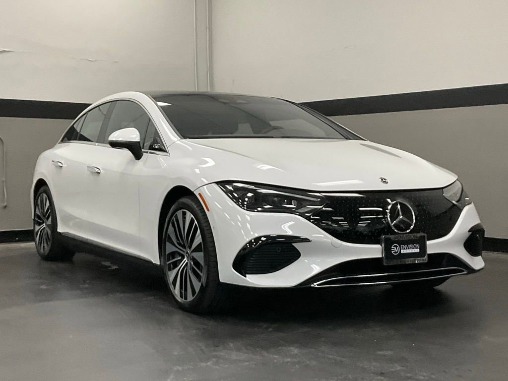 Used 2024 Mercedes-Benz EQE 500 4MATIC Sedan image 2