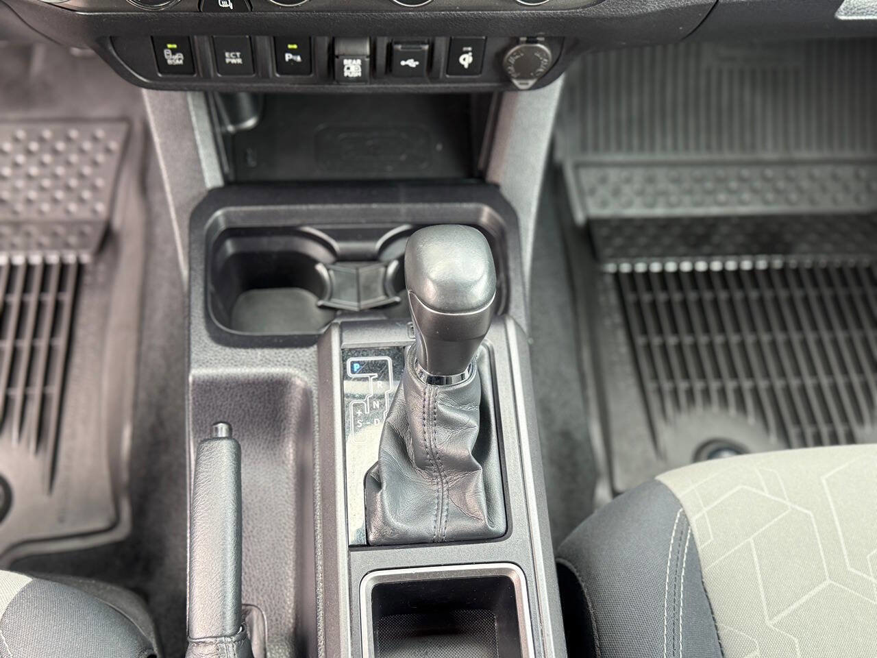 Used 2022 Toyota Tacoma TRD Off-Road image 21