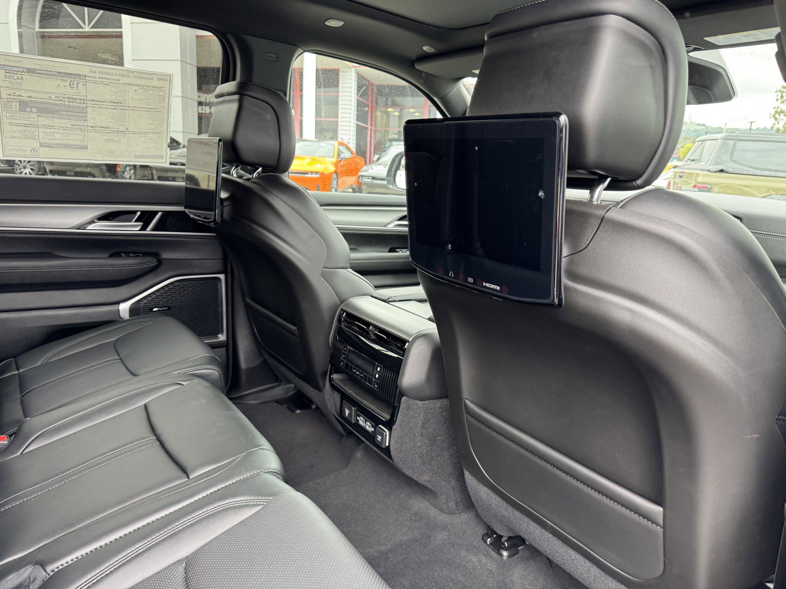 New 2025 Jeep Wagoneer L Series II w/ Premium Group I image 11