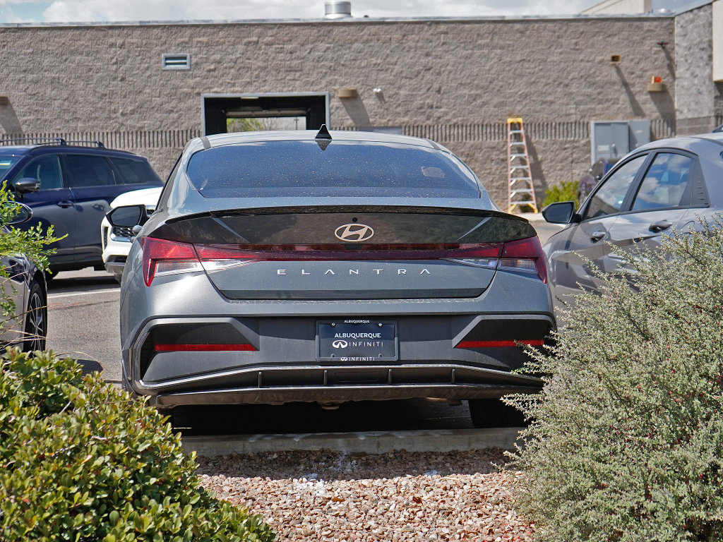 Used 2025 Hyundai Elantra Sport FWD image 5