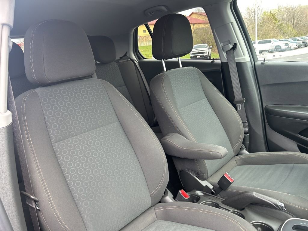 Used 2022 Chevrolet Trax LS w/ Tint and Cruise Package image 37