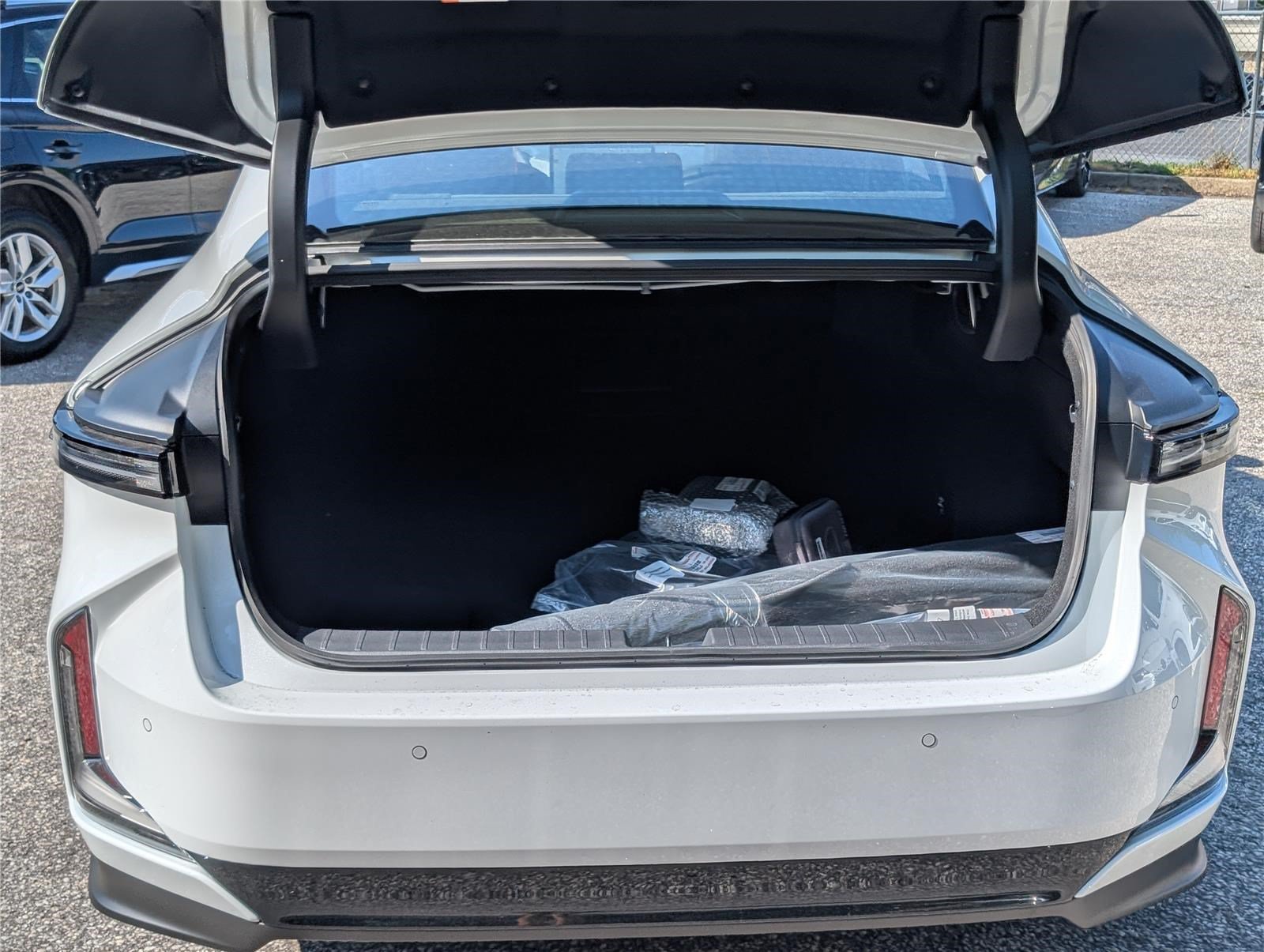 New 2026 Lexus ES 500e w/ Convenience Package AWD/4WD image 8